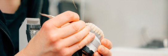 nahaufnahme azubi handarbeit